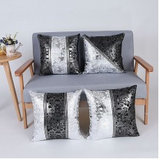 Декоративные подушки черно-серебристого цвета