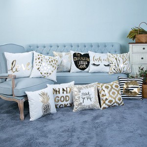 Декоративные подушки бело-бронзового цвета